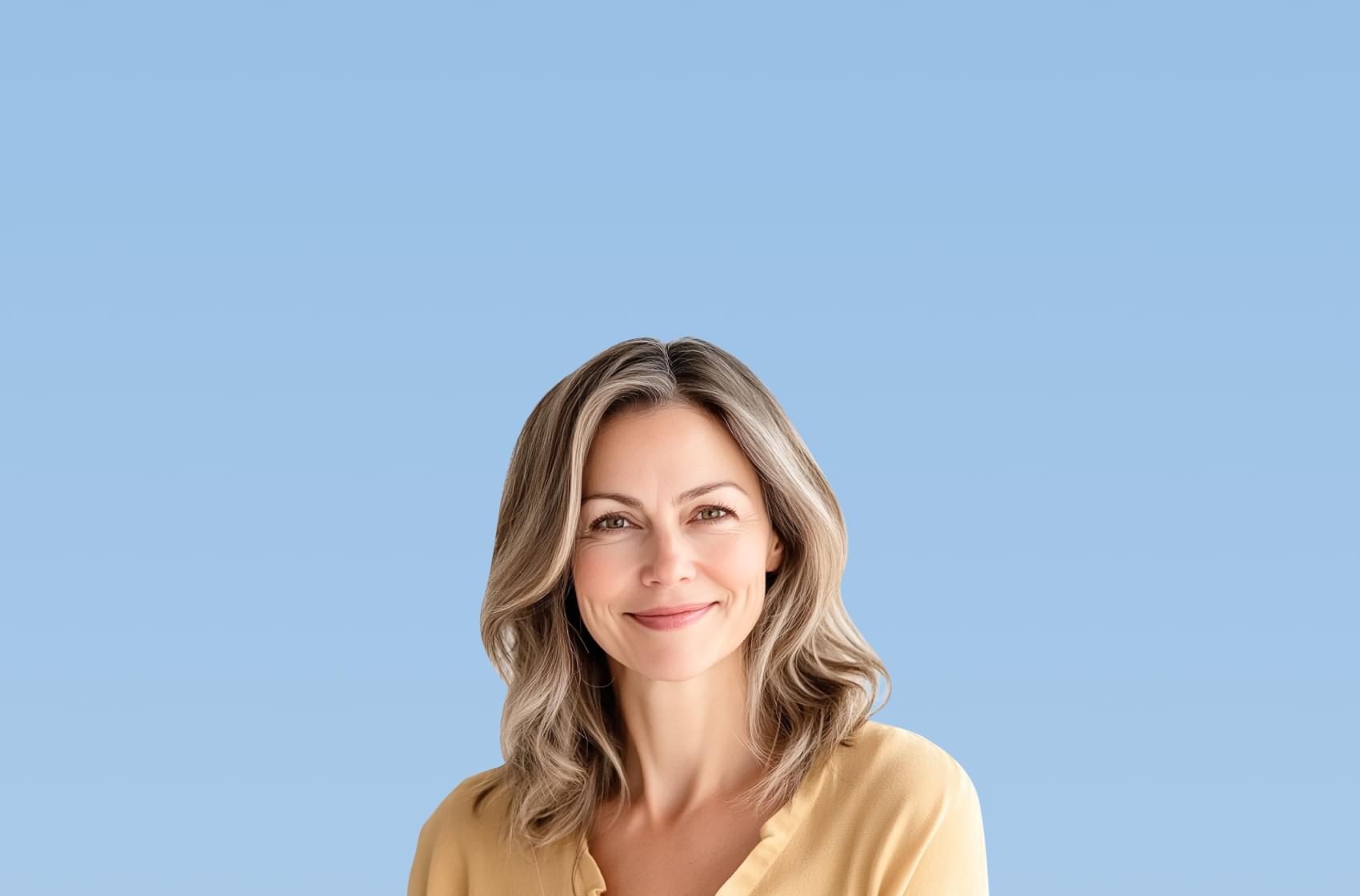 Женщина улыбается